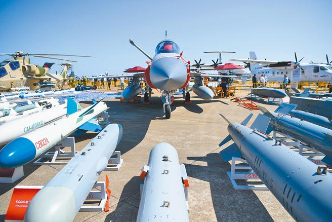 中国国际航空航太博览会组委会昨日宣布，第十三届中国国际航空航太博览会（珠海航展）将于9月28日至10月3日在珠海举办。每逢双年举办的中国国际航空航太博览会，去年因新冠疫情延期。图为上一届珠海航展，展出的巴基斯坦枭龙FC-1战机。（新华社）