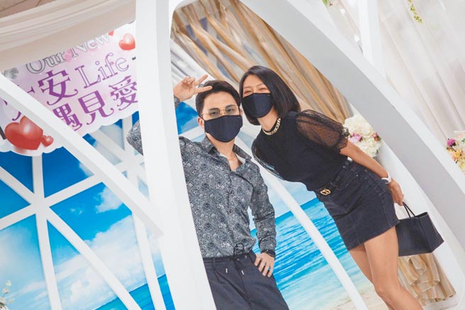 若綺（右）與楊昇達愛情長跑7年，決定廝守一生。（伊林娛樂提供）