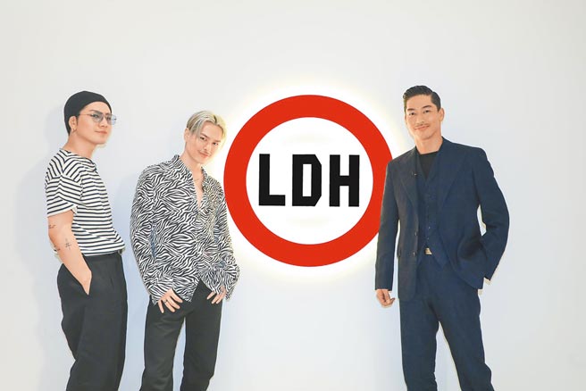 登坂廣臣（左起）、今市隆二和AKIRA昨接受台灣媒體視訊訪問。（LDH、MOMOTV 提供）