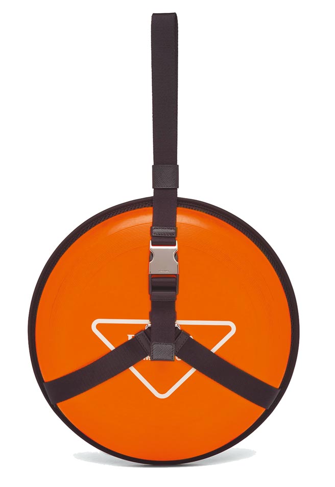 Prada三角标志飞盘，1万9500元。（Prada提供）