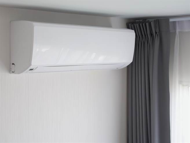 台电表示，出门前只要将家中窗帘拉上、关闭为使用的电源，就可以达到省电效果。（图／示意图，达志影像）