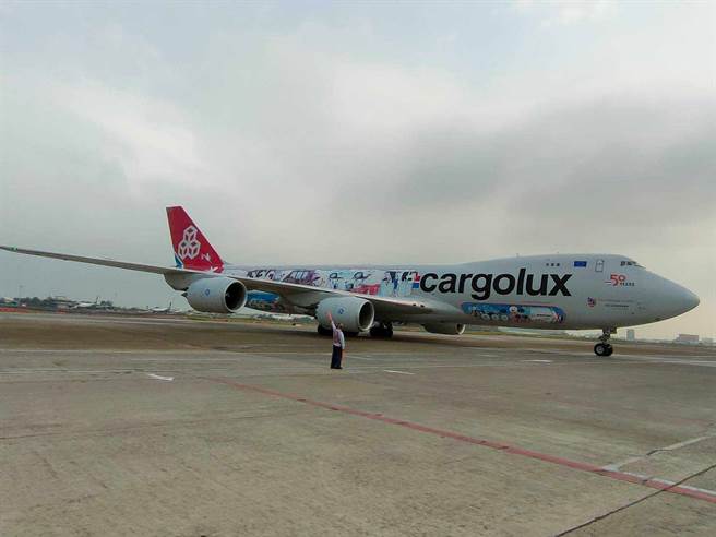 首批BNT疫苗今早運抵桃園機場。（陳麒全攝）