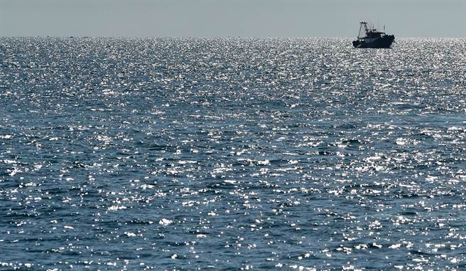 中國「海上交通安全法」上路，要求核動力船舶等5類外國船艦進入領海向中方報告。 (圖/新華社) 