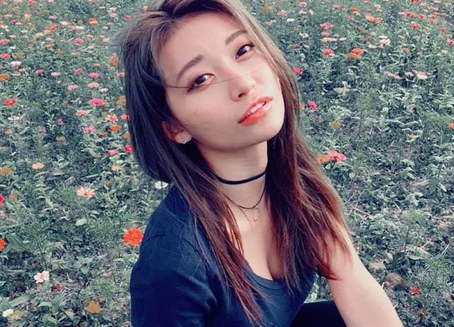 祈锦鈅被封为「国民女友」、「G级子瑜」。(图/翻摄自祈锦鈅IG)