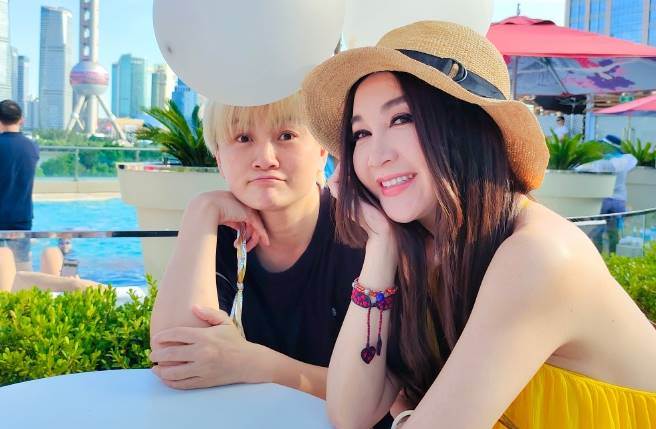 温碧霞美照惊见「漂亮宝贝」陈纯甄。（图／取材自温碧霞微博）