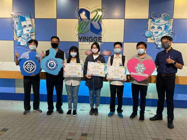 新北市立莺歌工商创校24年，为了鼓励学生精进学业，今年首推国立绩优科大升学奖学金，奖励29位准科大生。（莺歌工商提供）