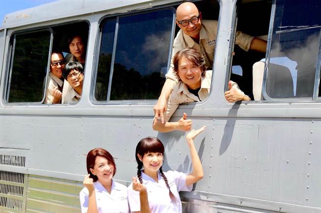 周治平的新歌〈中年男子〉MV邀集眾好友一同拍摄。（尚时代文创娱乐提供）