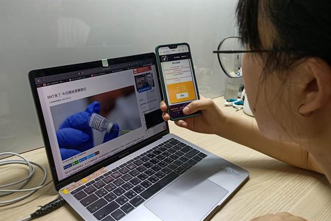 BNT疫苗抵台，外界抨擊疫苗接種讓大學生插隊。民進黨團今天表示，18歲至22歲是到疫苗預約平台去預約登記，並沒有是否大學生的身份區別，黨團立場是按年齡層和感染風險往下降，有什麼疫苗就打什麼疫苗。（資料照，鄧博仁攝）