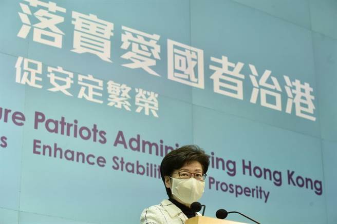 香港选委会选举19日登场，届时港府可能动员近万名警员维安。图为香港特首林郑月娥。（摘自中新社）
