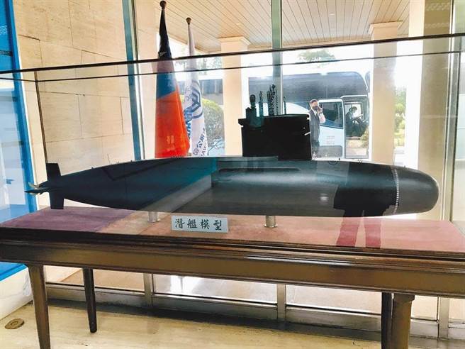 根據政院書面報告，計畫11月執行潛艦原型艦「安放龍骨」。圖為潛艦模型。（本報資料照片）
