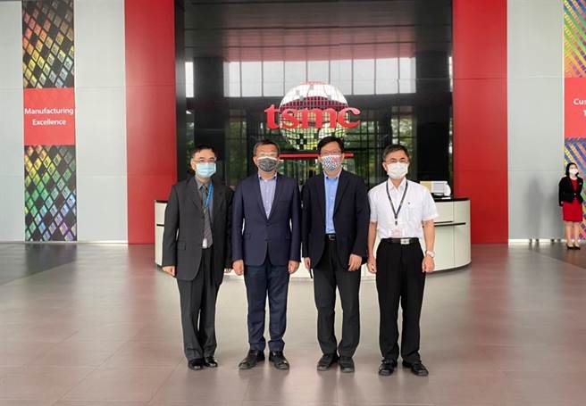 立法院副院長蔡其昌（左2）表示，將爭取台積電先進製程設廠在台中市。（讀者提供／張妍溱台中傳真）