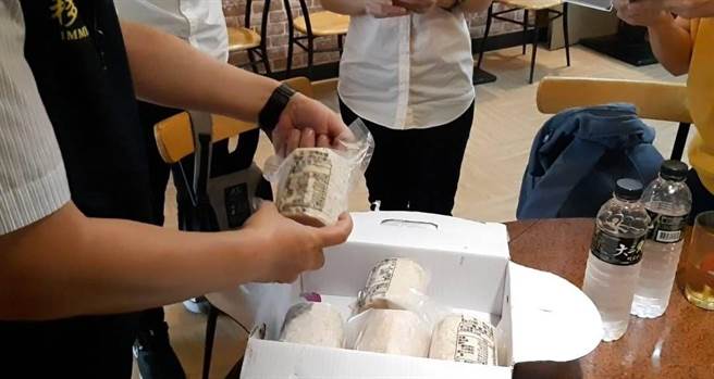 基隆市专勤队拦截3公斤来源不明且标示不清肉品。（基隆市专勤队提供／陈彩玲基隆传真）