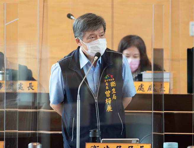 卫生局长曾梓展强调，各项捐款均依据政府规定办理收支事宜。（陈世宗摄）