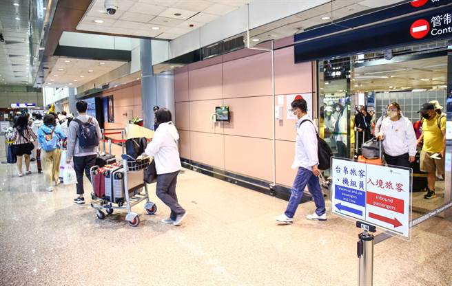 30多岁南非籍女子入境台湾，曾在南非确诊，入境检疫期间因家人缘故，申请有条件外出2次，首次採检阴性后前往殡仪馆，第2次申请时採检确诊，研判为復阳案例。（图／示意图，记者陈麒全摄影）