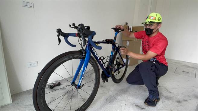 从操控遥控模型飞机梦想，到打造喷射脚踏车，王男靠自己圆梦。（读者提供／程炳璋台南传真）