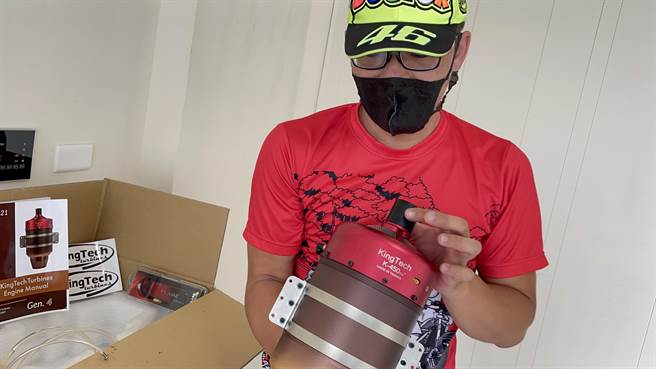 王男在家自行打造喷射脚踏车圆梦。（读者提供／程炳璋台南传真）