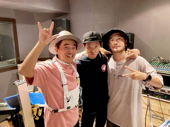 吳宗憲（左起）、小鬼、KID以《綜藝玩很大》入圍益智及實境節目主持人。（摘自臉書）