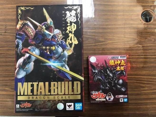 竊嫌連盒子偷走價值8000元的經典公仔。（圖／李文正翻攝）