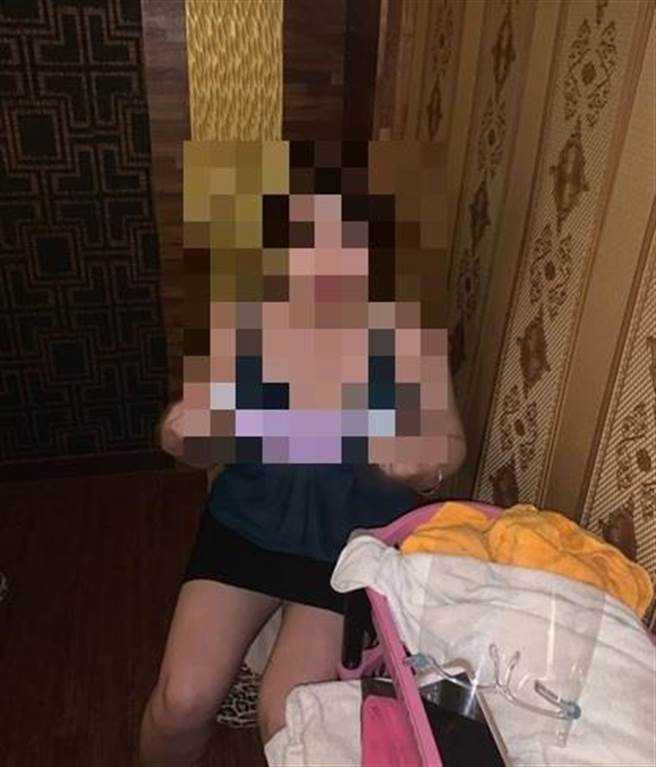 46歲的越南籍女子和70歲阿伯做完半套性交易後被警方查獲。（讀者提供／石秀華高雄傳真）