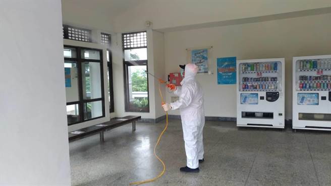 台南市政府今天已派员到新化休息站完成清消。(台南市政府提供／曹婷婷台南传真)