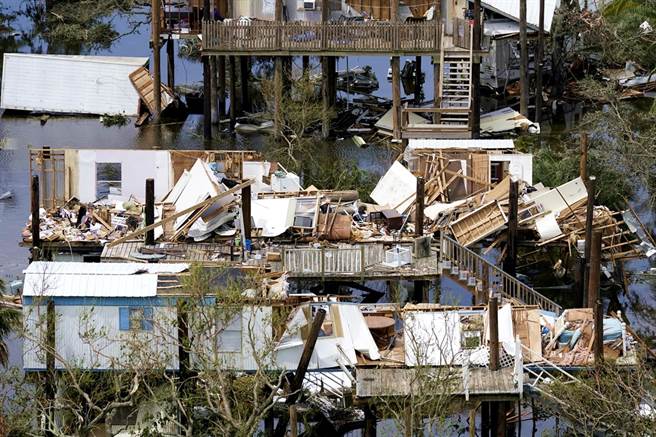 已经减弱为热带低气压的4级飓风艾达（Hurricane Ida）摧毁路易斯安那州滨海小镇格兰德艾尔（Grand Isle）。（图／美联社）