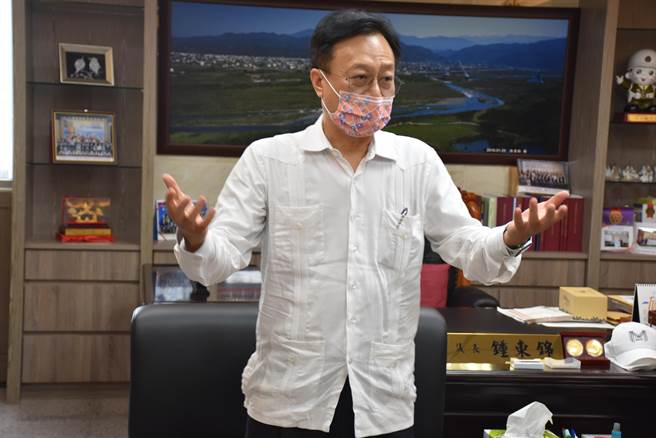 国民党主席参选人卓伯源直指民进党是「以独养贪」。（谢明俊摄）