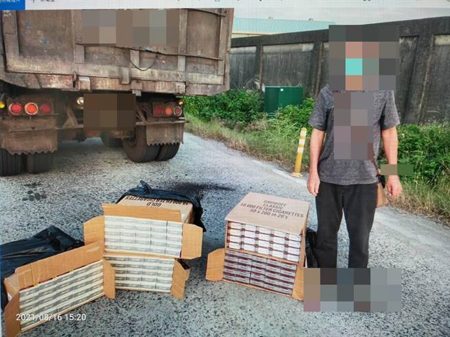 台中港务警察总队在管制站查获走私香菸案。（台中港务警察总队提供／陈淑娥台中传真）