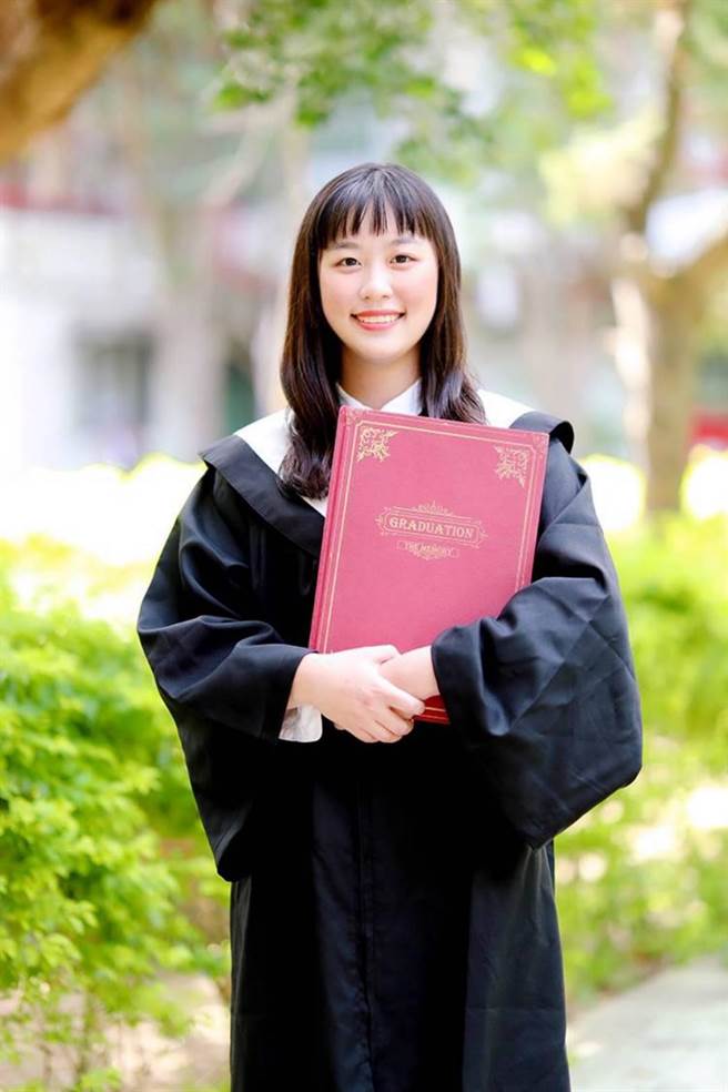 今年度第2次专门职业及技术人员高等考试护理师榜首状元王庭为。（仁德医专提供／谢明俊苗栗传真）