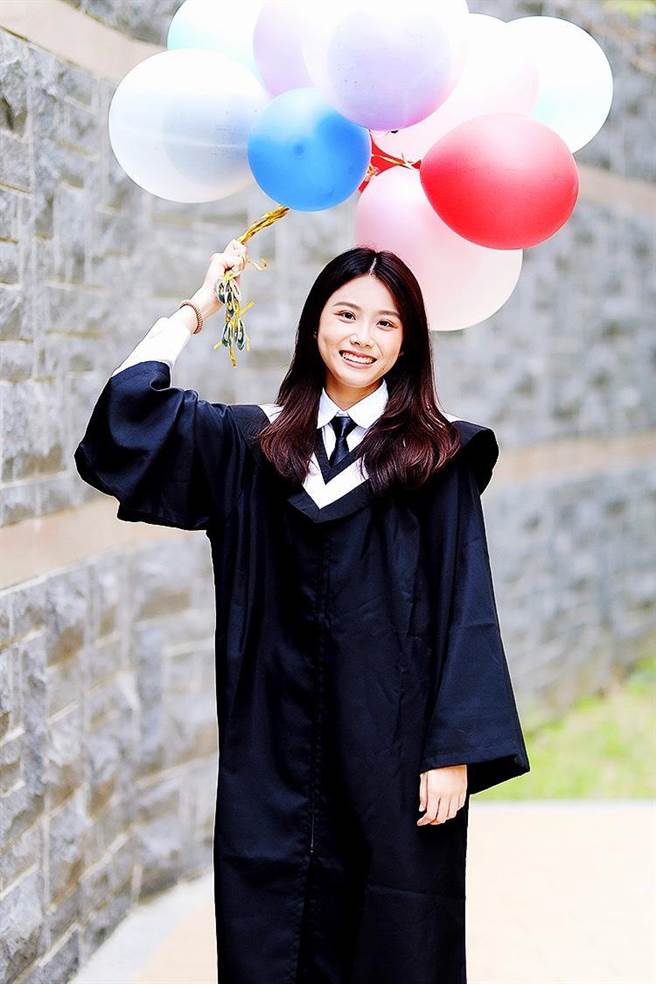 今年度第2次专门职业及技术人员高等考试护理师探花张家甄。（仁德医专提供／谢明俊苗栗传真）