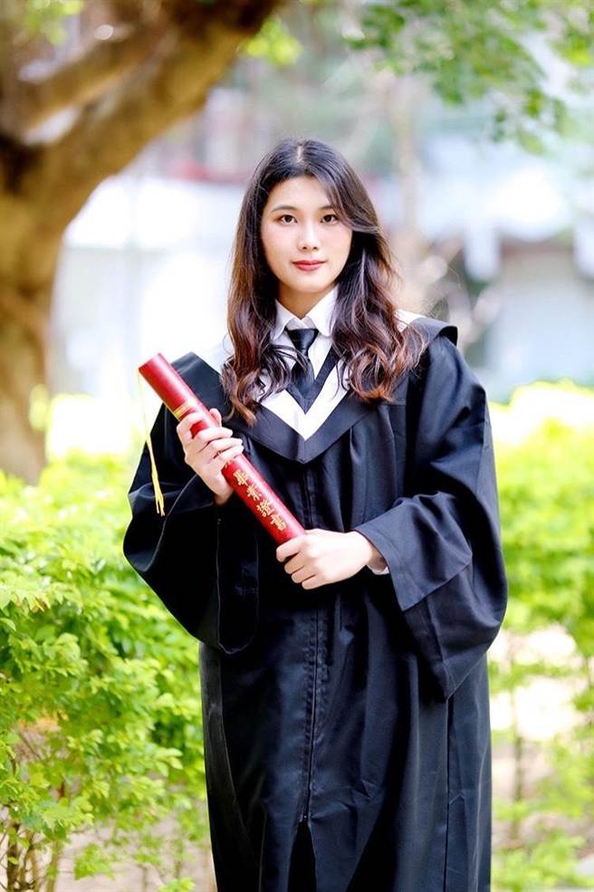 今年度第2次专门职业及技术人员高等试护理师榜眼翁郁媗。（仁德医专提供／谢明俊苗栗传真）