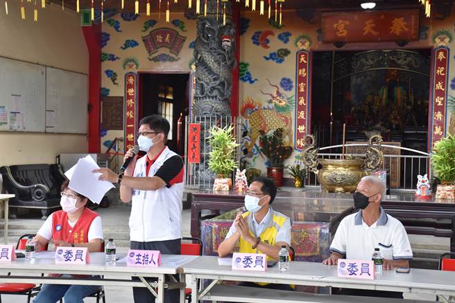 苗栗县议员杨恭林2日召集会勘，县议员黄月娥、张顾砾及卓兰镇长詹锦章都到场声援。（谢明俊摄）