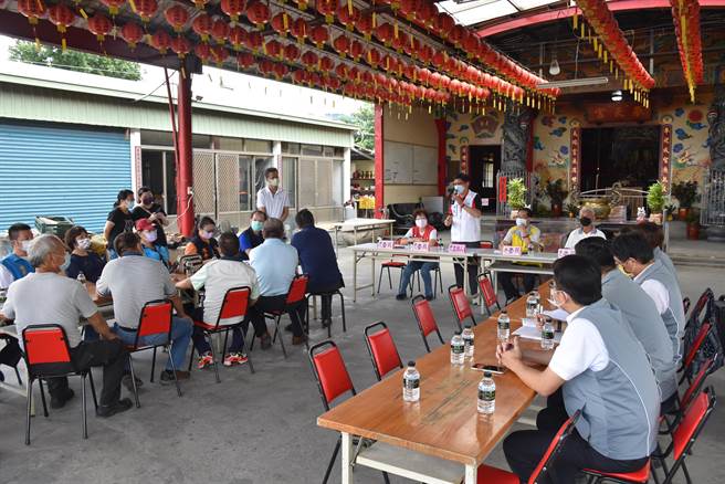 苗栗县议员杨恭林2日召集会勘苗140线道区间测速速限问题。（谢明俊摄）