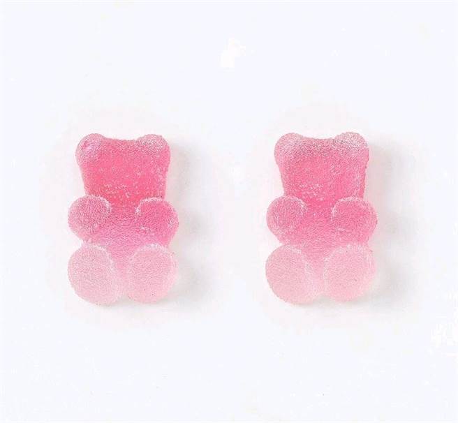 新光三越台北信义新天地A11 B1改装出清，BONNY&amp;READ糖霜小熊软糖耳环210元。（新光三越提供）