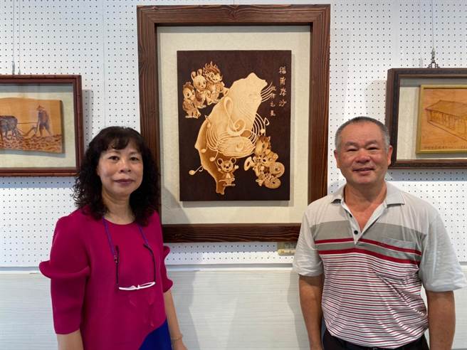 林樱樱因八八风灾时捡拾漂流木而与艺术有了连结，她先生也因此开启雕刻之旅。（张亦惠摄）