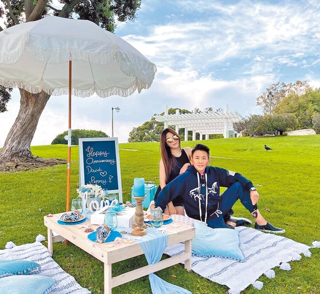 陶喆（右）日前与老婆浪漫欢度结婚7周年。（摘自IG）