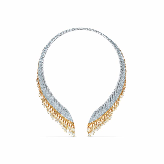 De Beers Reflections of Nature高级珠宝Namib Wonder钻石项炼，未经人工打磨、河水冲刷如米粒状的钻石原石是一大特色，1410万元。（De Beers提供）