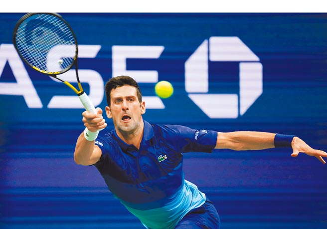 现役球王乔柯维奇在美网后来居上闯过头关。（美联社）