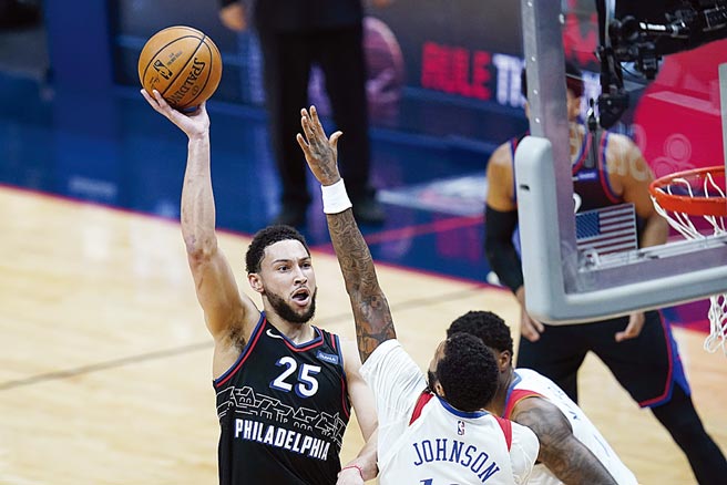 班西蒙斯與七六人隊鬧翻，多支球隊展現高度興趣。（美聯社）