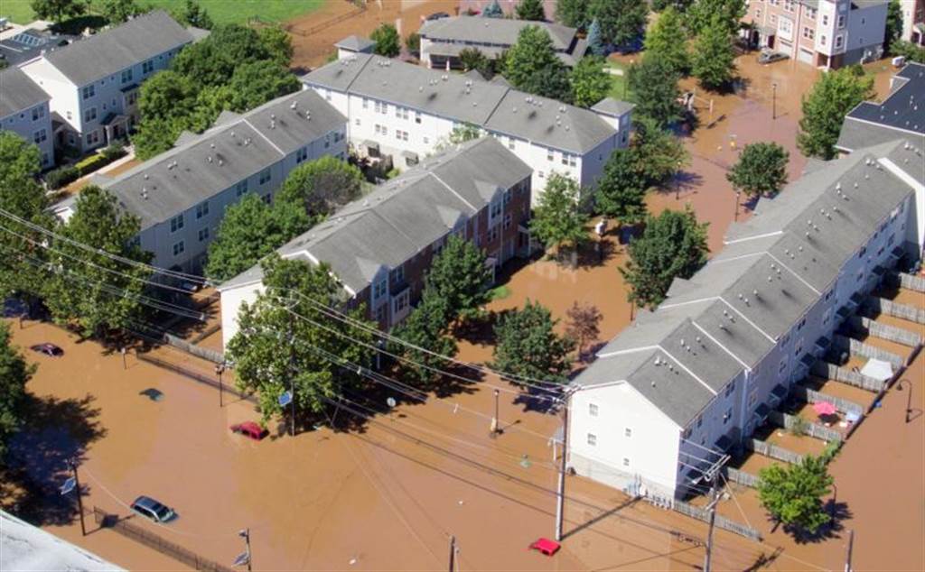 当局指出，由于飓风艾达挟带豪雨造成淹水，房屋住户已在1时左右就被撤出当地。图为新泽西淹水景象。图/路透社(photo:ChinaTimes)