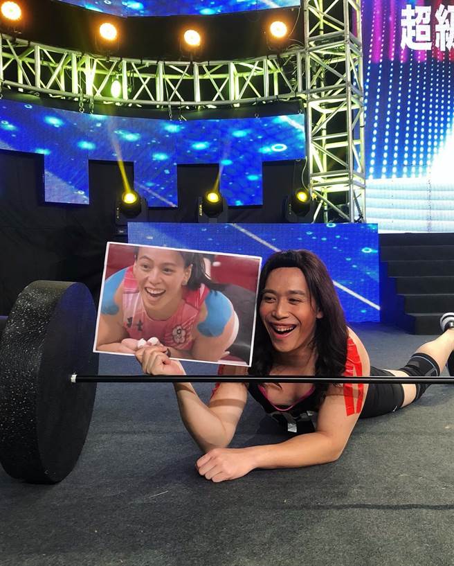 無尊前陣子模仿郭婞淳奪金趴地燦笑的模樣，令人噴飯。（摘自臉書）