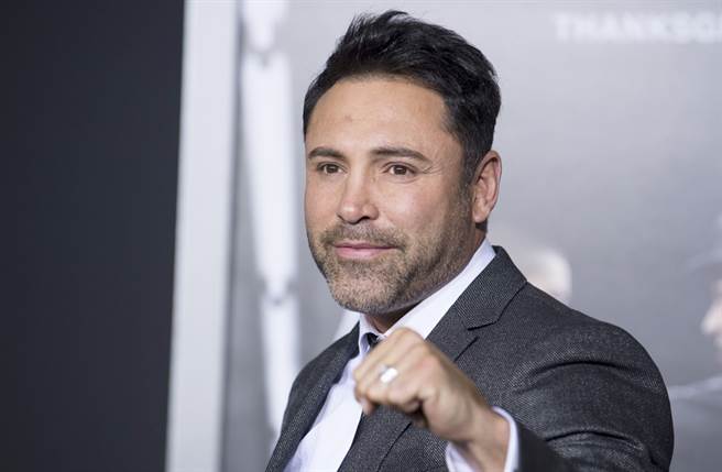 奥斯卡德拉霍亚透露初夜是被老女人性侵发生。（图／达志影像）