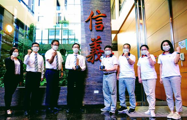 信义房屋获亚洲企业社会责任奖三大奖，成为服务业楷模。(图／信义房屋提供)