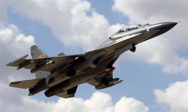 解放军苏－30战机的资料照。（新华社）