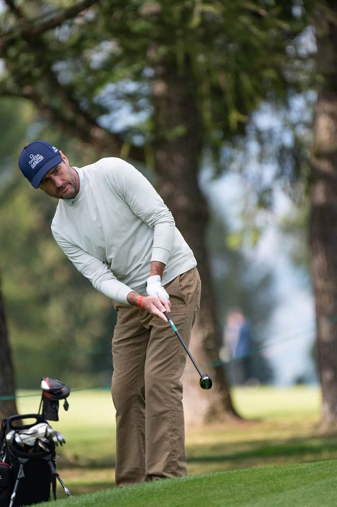 欧米茄名人赛眾星云集，好莱坞男星Luke Wilson挥杆英姿。（OMEGA提供）