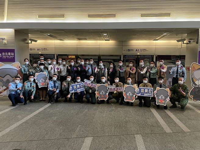 适逢93军人节，桃园市长郑文灿今（3日）上午出席「挺国军‧联名形象列车」首航典礼。（叶书宏摄）