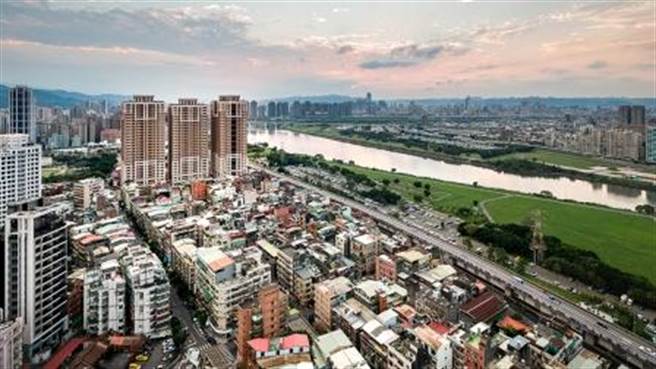 新北市长侯友宜指派住都中心担任永和「大陈更新单元3」公办都更实施者，迄今仅8个月旋即准备公告招商，这是头一遭，它的一小步，未来将是公办都更的一大步。(图/理财周刊提供)