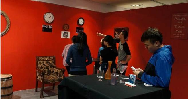 阮男除了喜欢打电玩，就是和同好一起相约玩「密室逃脱」游戏，也因此认识2位姊姊，谱出姊弟恋，且阮男都提议要结婚。（图／示意画面）