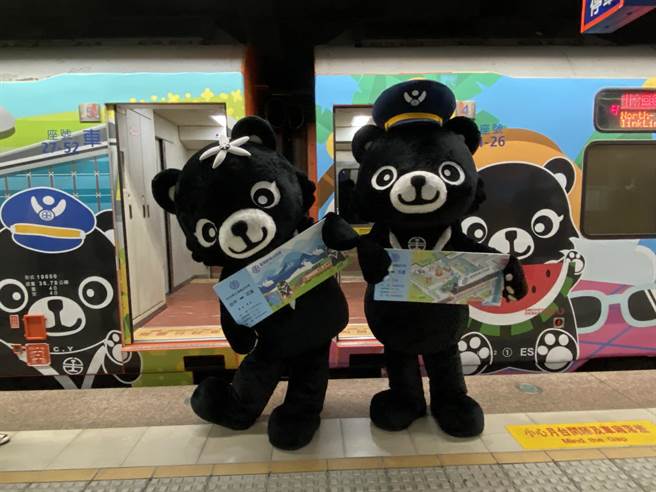 台铁邮轮式列车推出2.0版新玩法，不只便当、涂装、车票升级，在地玩法也从单一路线升级为2至3条路线，让旅客自由选择。（陈佑诚摄）