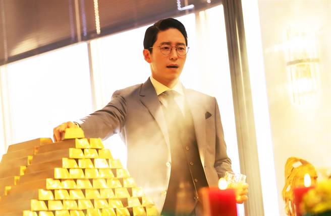 朱丹泰拥有财富、权力，是为了完成妈妈的遗愿。（图／龙华电视提供）