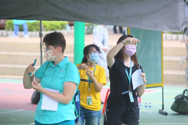 阳明交通大学阳明校区今(3)日起连续3天，替校区内近1600名学生集中快筛。(张铠乙摄)